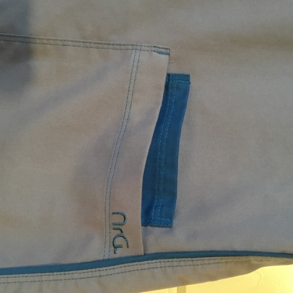 Scrub Top NrG by Barco Gray with teal trim. XL - Picture 2 of 3